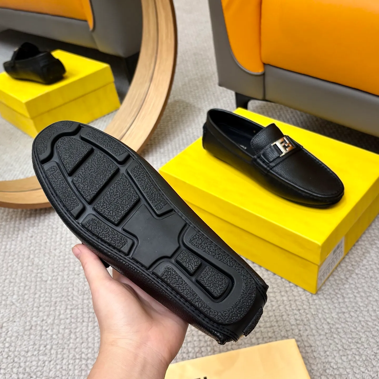 Men's shoes 💰420 [FENDI Fendi] 2⃣️0⃣️2⃣️5️⃣New Milan men's fashion lazy catwalk style ✅ fashionable casual beanie shoes, imported calfskin fabric, super smooth texture, sweat-absorbent and breathable, (sheepskin lining). Metal LOGO on the shoe body, Medusa avatar, irregular avatar, high-end craftsmanship logo✅ French Loft set foot design style 👟Low-key and elegant, great on-foot effect... Men's shoe size: 38-46 (4-12)